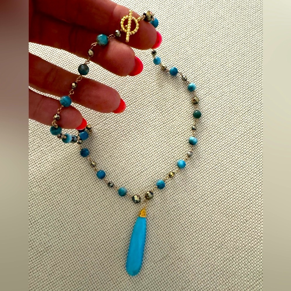 Turquoise beaded necklace- short 16”